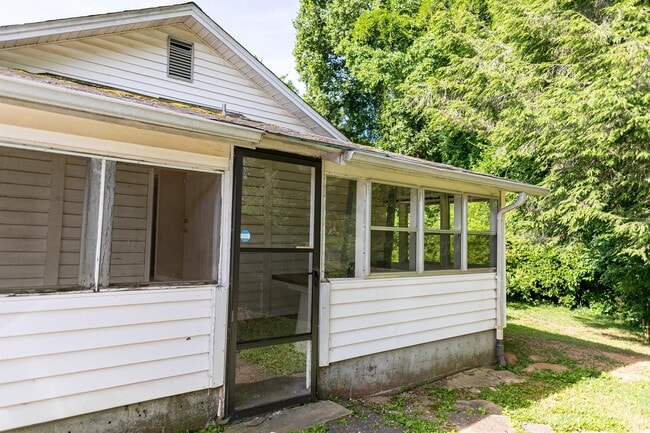 Photo - 115 E Parker Rd