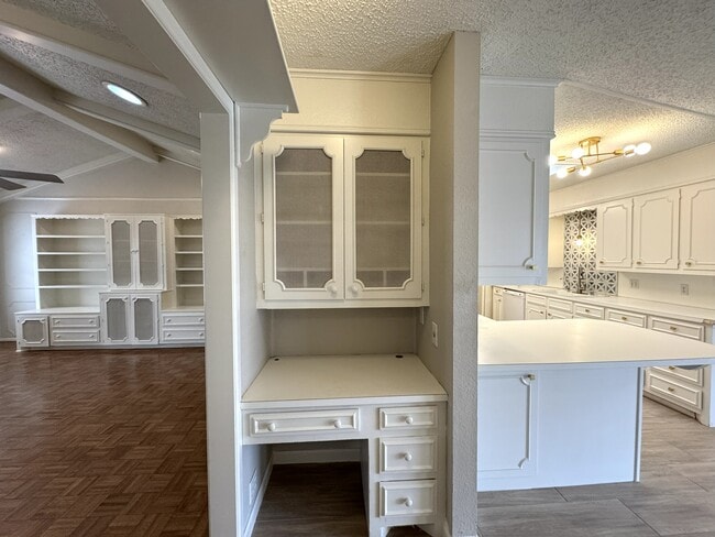 Photo - 2405 Stutz Pl