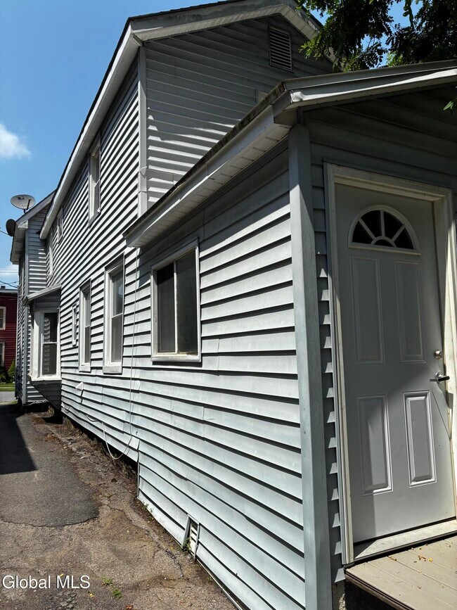 Photo - 44 S Perry St