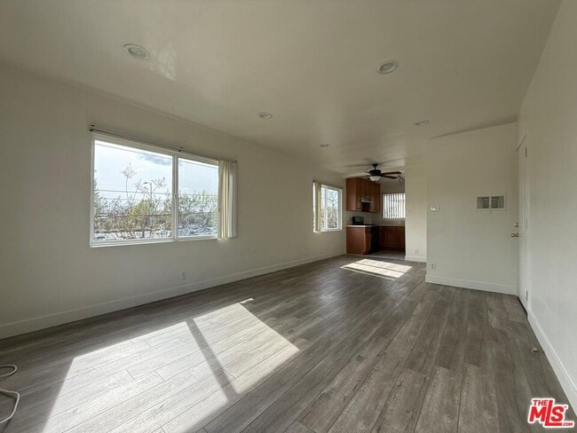 Photo - 13233 Oxnard St Unit 4