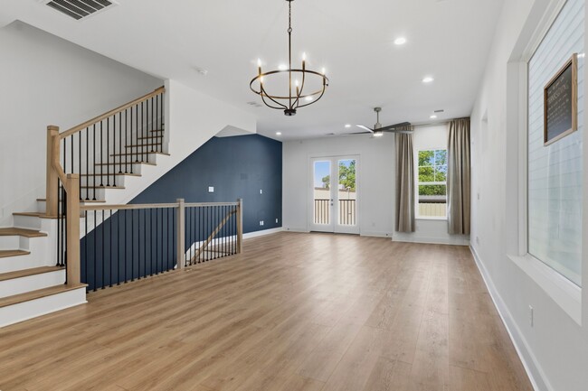 Photo - 2806 Versailles Oak Ln