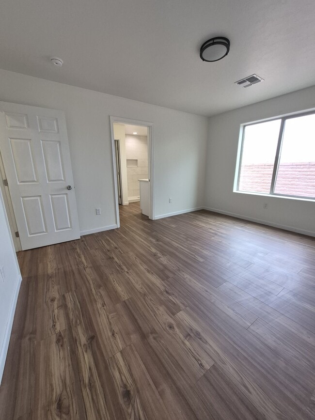 Photo - 299 N Hasman Dr