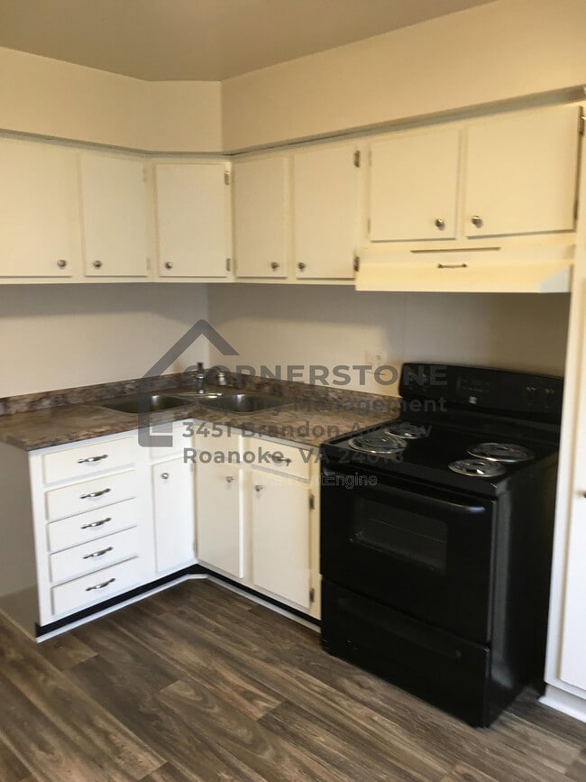 Photo - 6500 Carefree Ln Unit Apt 13