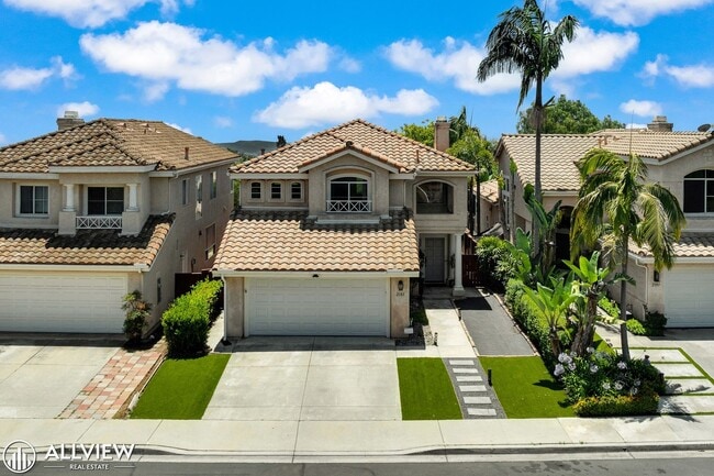 Building Photo - Resort-Style Living in Gated Emerald Heights | 5BR + Loft Home with Views