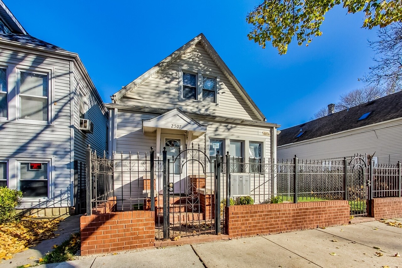 Photo - 2507 N LOTUS Ave Unit 2