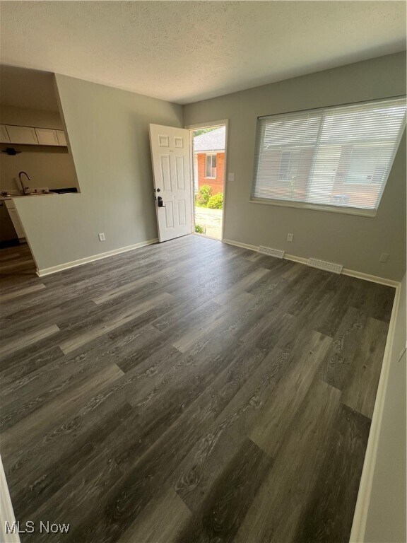 Photo - 2561 Edwin Ave