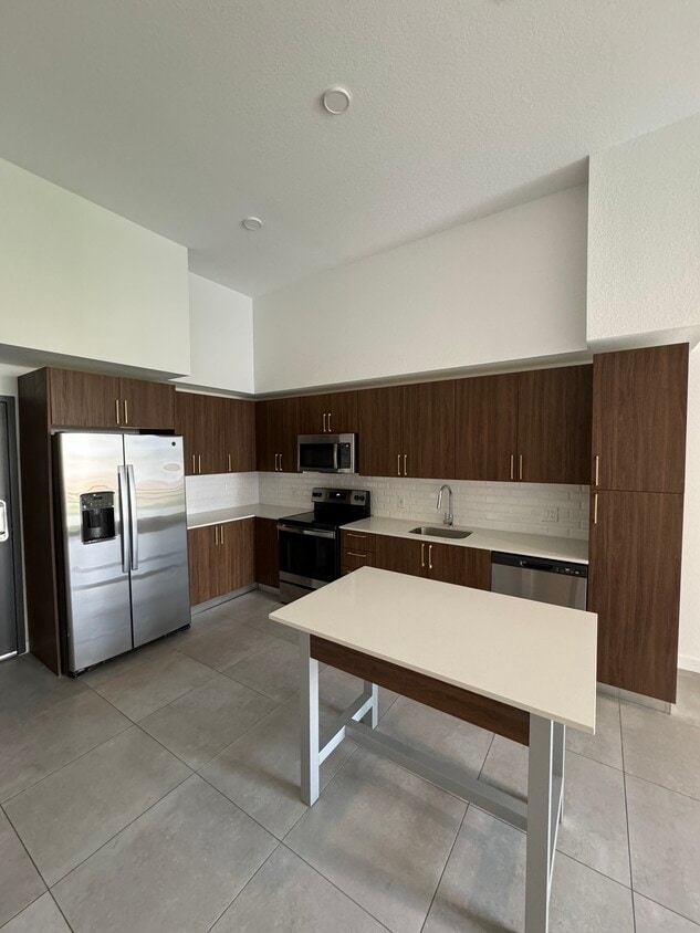 Photo - 751 NW 10th St (Miami, FL)