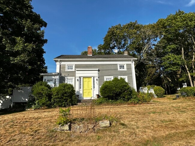 Building Photo - 33 E Pattagansett Rd Rental