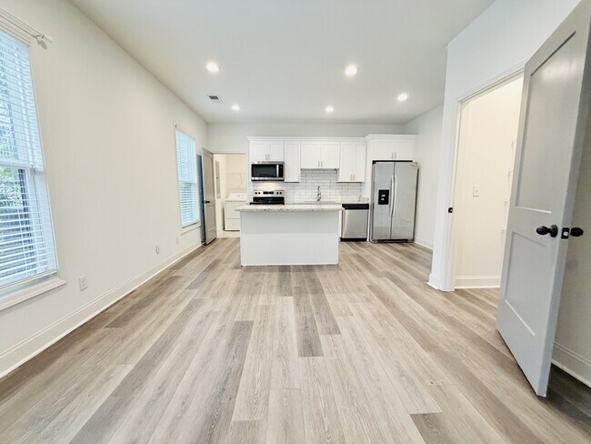 2035 Rosewood Dr