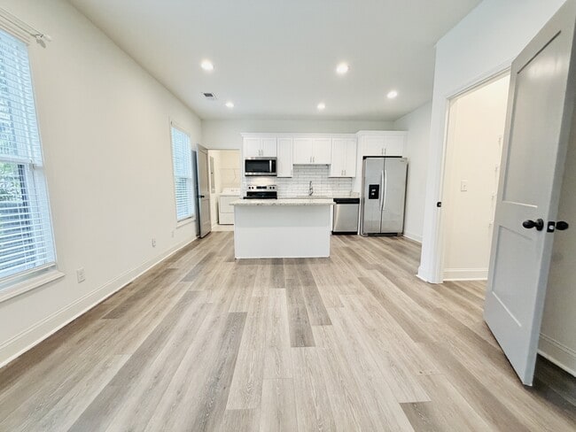 Photo - 2035 Rosewood Dr