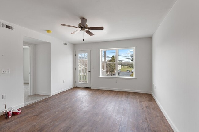 Building Photo - 24 Jersey Way Unit 102