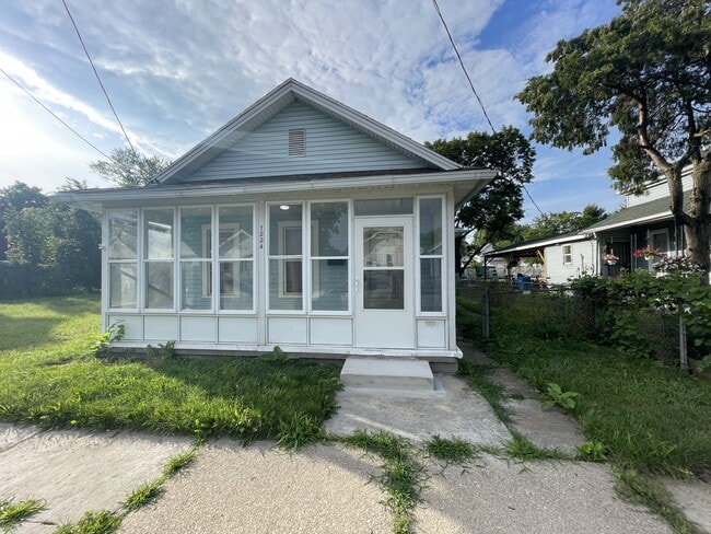 Building Photo - 1224 N Michigan St Rental