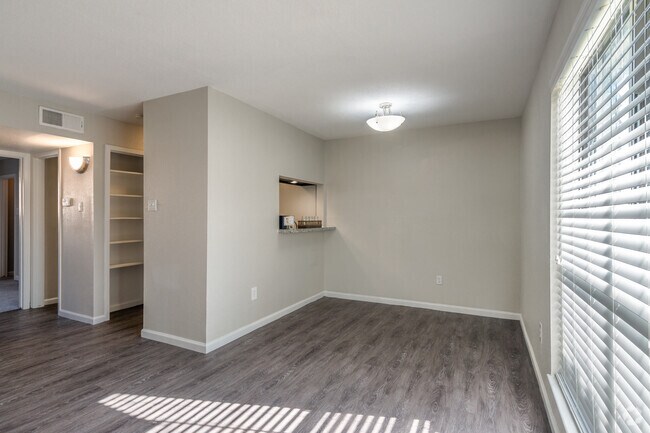 1BR, 1BA - 686SF