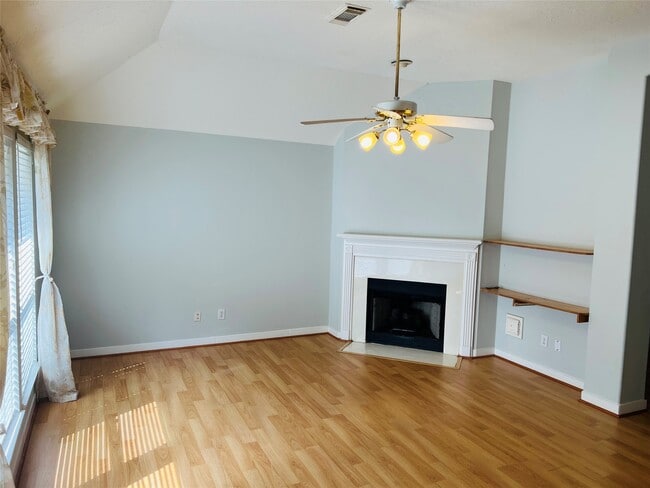 Photo - 310 Annes Way