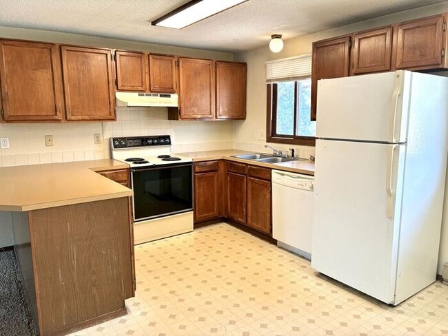 Building Photo - Cozy 2 Bed/1 Bath Apartment in North Lovel...