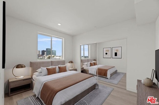 Photo - 719 S Hoover St Unit 405