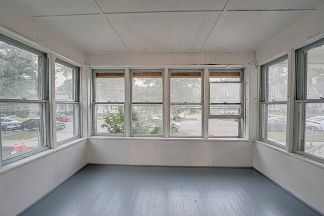 523 Grand Ave