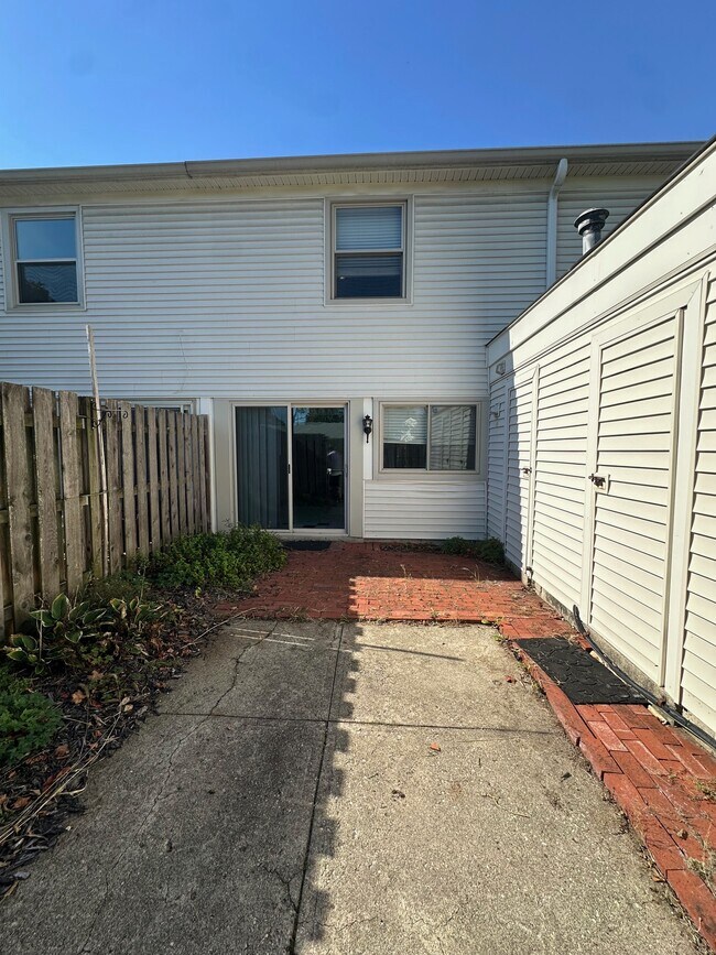 Photo - 1008 Manor Ln Unit K