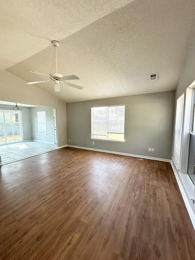 Photo - 24 Irongate Dr