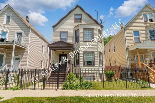 Photo - 2519 N Hamlin Ave Unidad 2 Rental