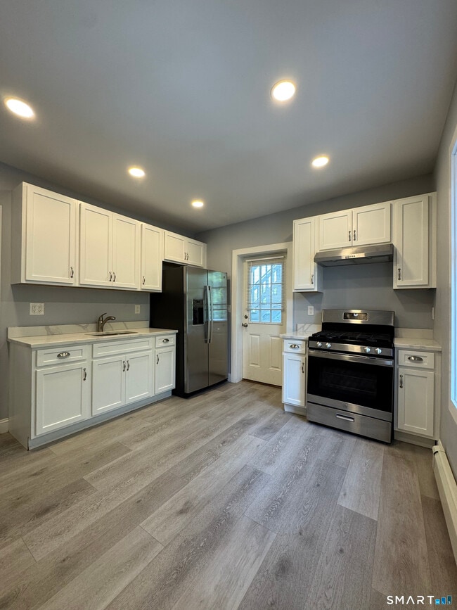 Building Photo - 40 Clarks Hill Ave Unit Fl 2