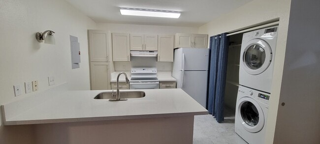 Photo - 383 Mananai Pl