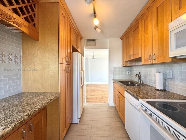 Photo - 1300 Alton Rd Unidad 9D