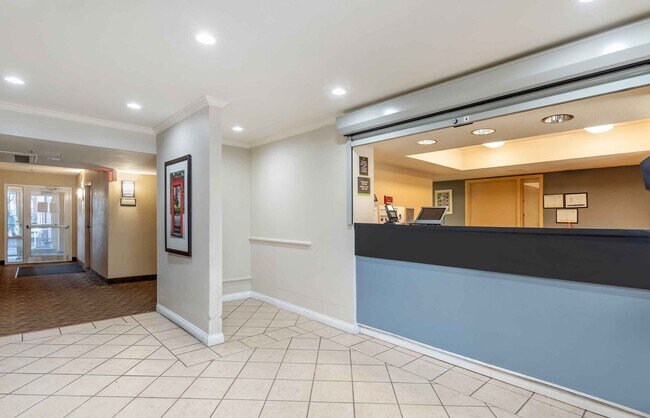 Furnished Studio-Chicago - Westmont - Oak Brook
