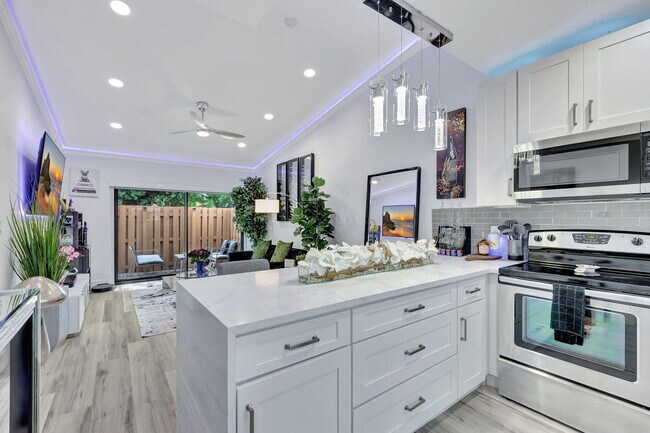 Building Photo - 2320 NW 37th Ave