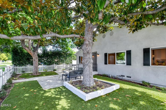 Photo - 630 N Niagara St