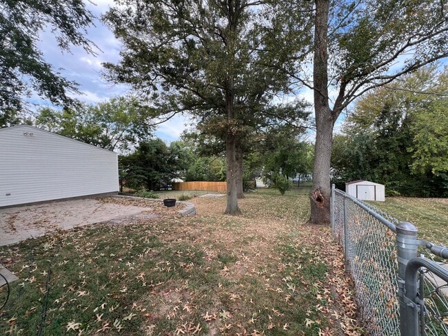 Photo - 221 Henderson St