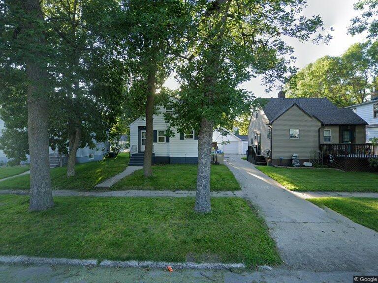 Photo - 207 3rd St SW