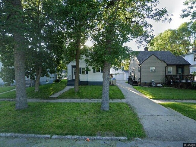 Building Photo - 207 3rd St SW