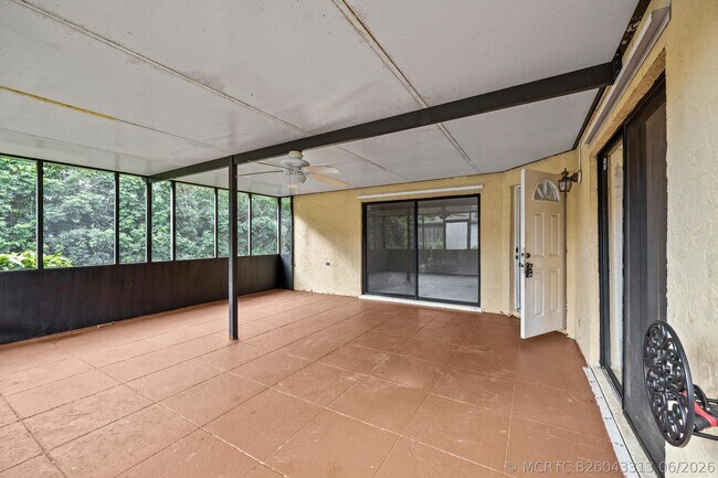 4211 Turnberry Cir