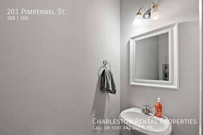 Photo - 201 Pimpernel St