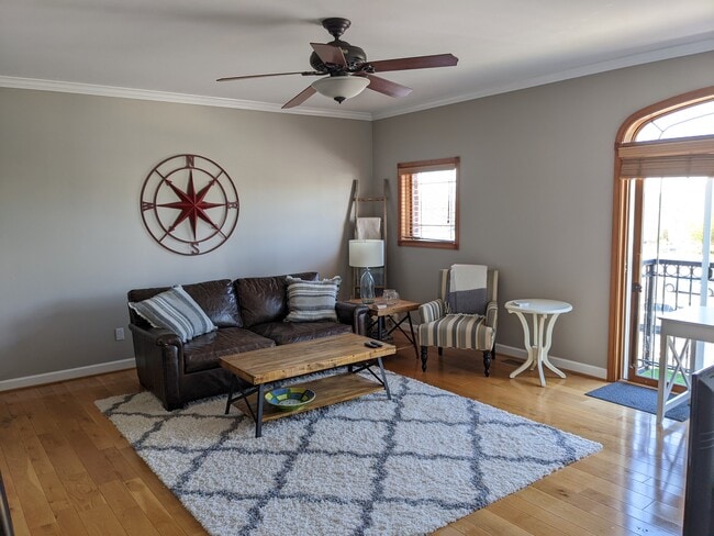 Building Photo - 283 S Zeeb Rd Unit 208