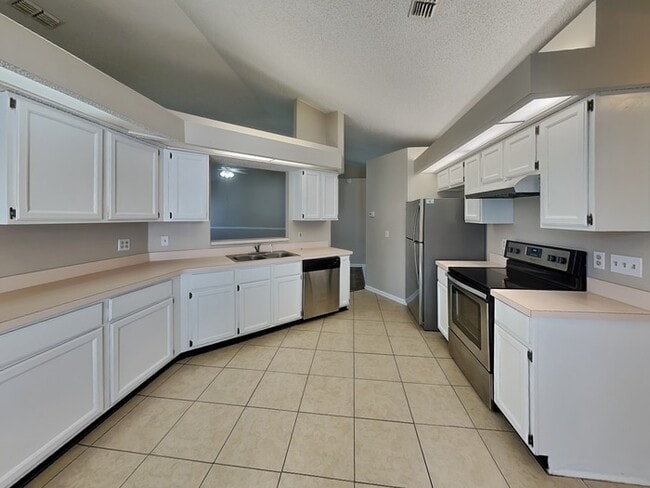 Photo - 315 Springfield Ct
