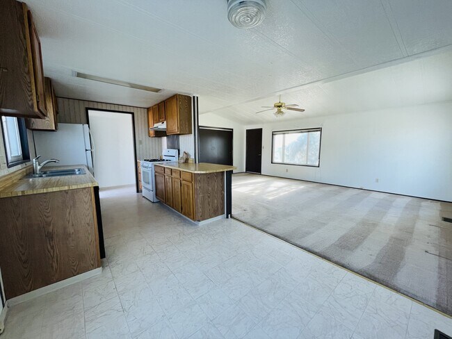 852 Dodge Ln