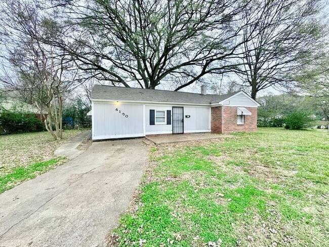 Photo - 4130 Pikes Peak Ave