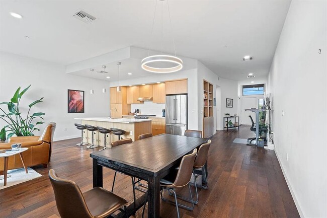 Photo - 1322 E 12th St Unit 406