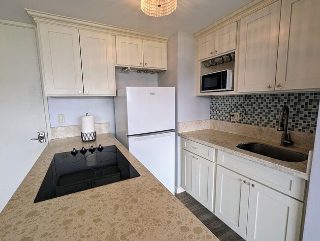 Photo - Island Colony 1-Bed 1-Bath, Sweeping Mountain Views, no parking Unit 1902