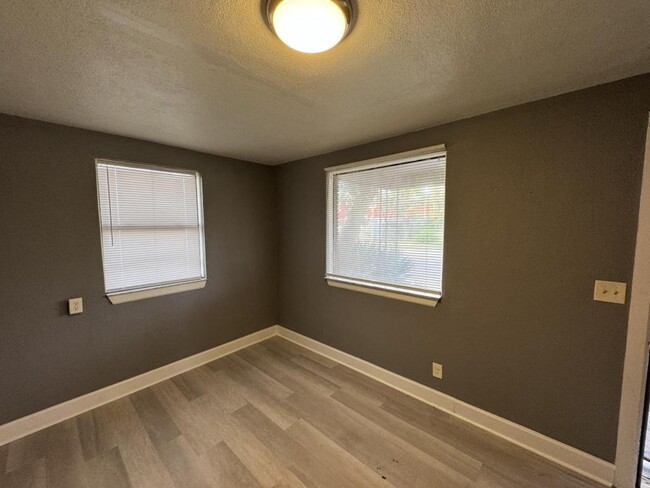 Photo - 4114 Moncrief Rd