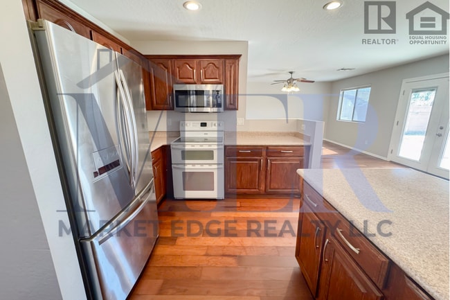 Building Photo - 4Bed/3Bath House in Avondale w/ Pool! Ready for Immediate Move In!