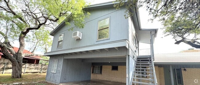 Building Photo - 3815 Ridgeline Dr Unit Upstairs Apartment