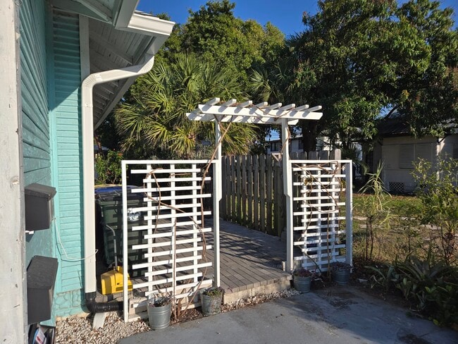 Photo - 410 N Federal Hwy