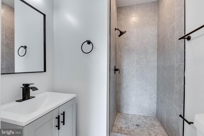 Photo - 3842 Fairmount Ave