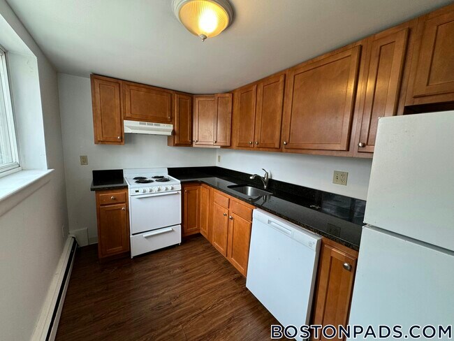 Photo - 61 Selkirk Rd Unit 1