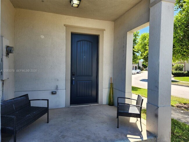 Building Photo - 14237 SW 274th St Unit 01