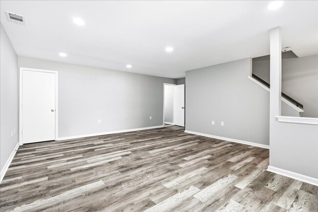 Photo - 2607 Warren Way