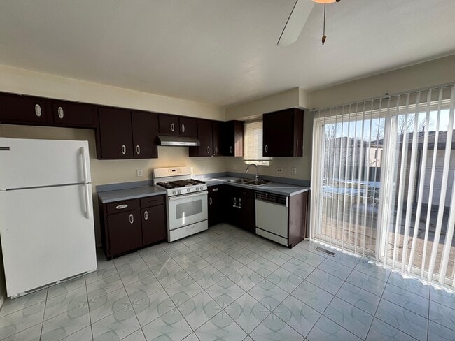 Photo - 16024 Wellington Ave